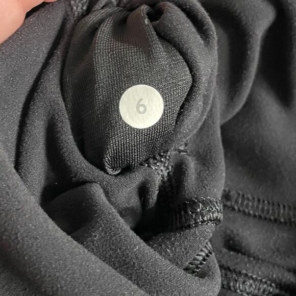 Lululemon Black Cropped Capri Leggings - Size: 6 - Picture 4 of 6